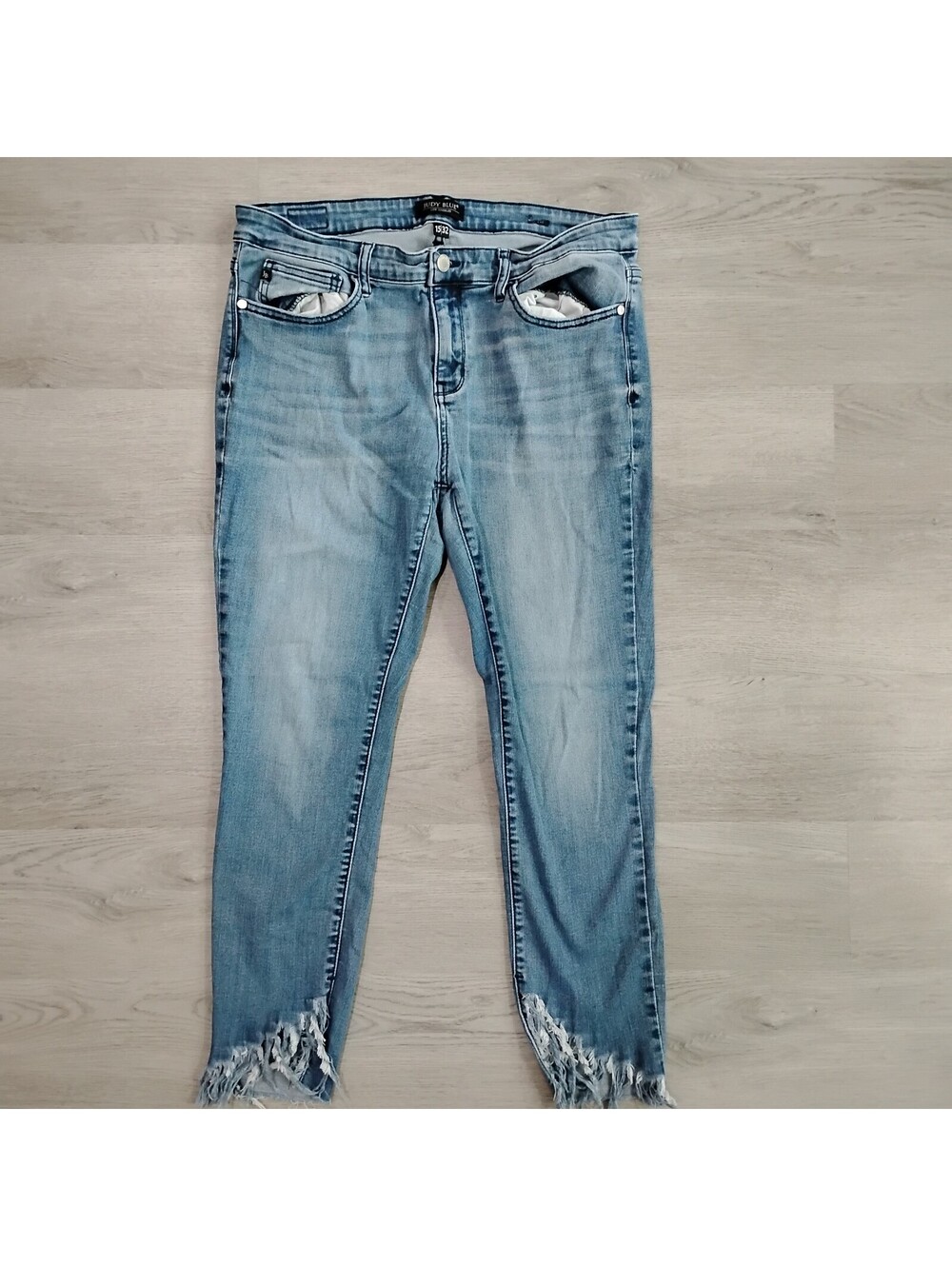 Judy Blue skinny fit raw hem jeans Size 15/32 waist is 33 inches